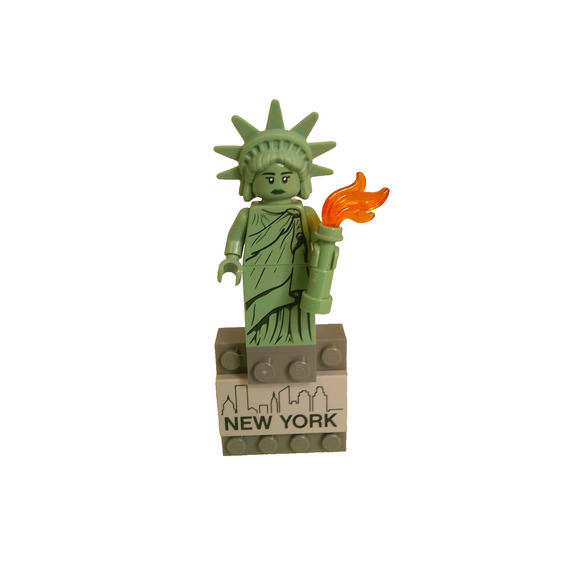 Lego - "Statue of Liberty" Collectible Mini Figure Magnet - I Love New York - Picture 2 of 5